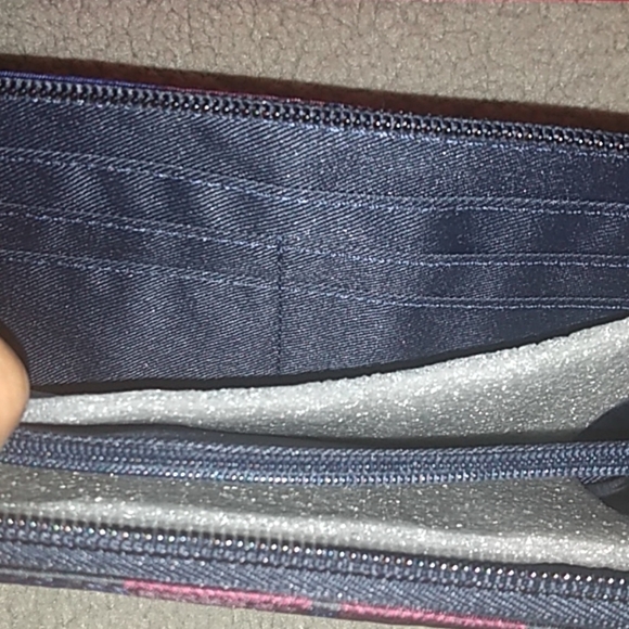 New! Tommy Hilfiger wallet! - Picture 7 of 8